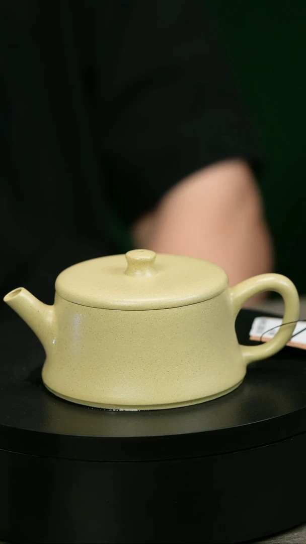 茶壶紫砂二****…H2025龚文华本绿光素云柱