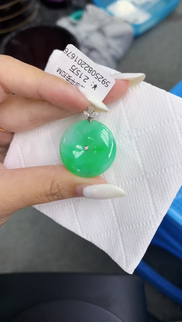 颈饰18K金镶嵌翡翠11111111111