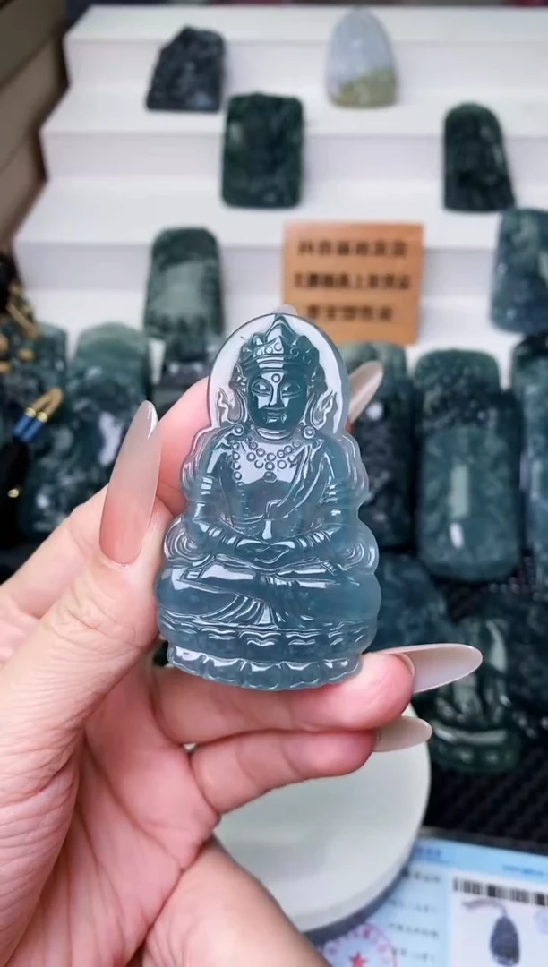 颈饰未镶嵌翡翠