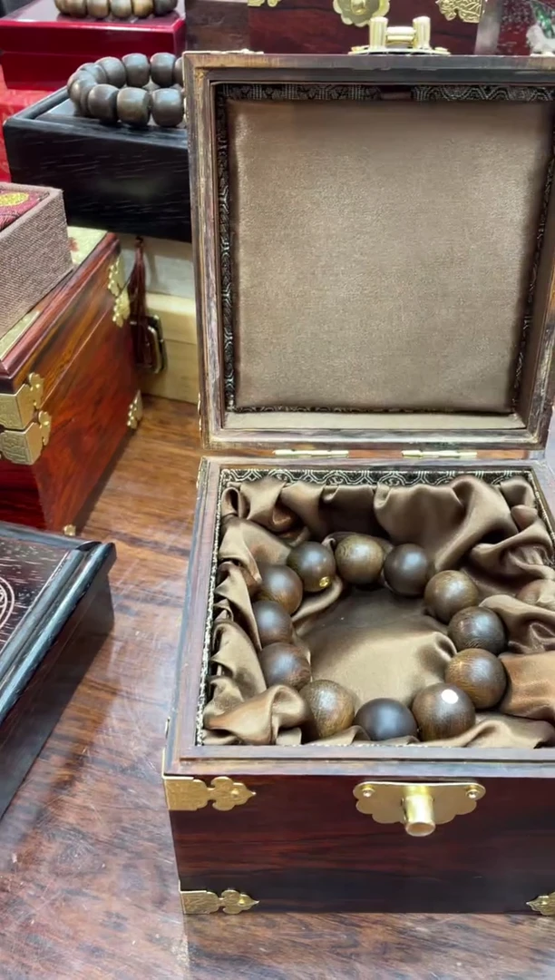 【闪购商品】木红刻字圆珠手串地花梨木侧翻盒