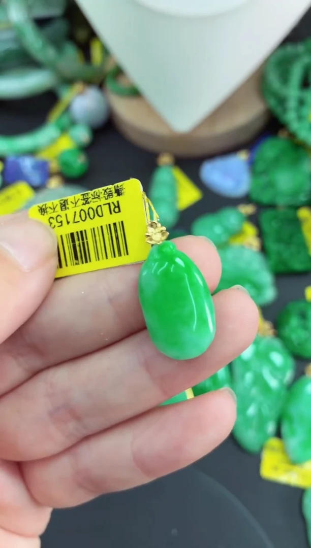 吊坠(不含链)18K金镶嵌翡翠挂件