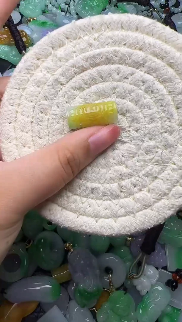 翡翠未镶嵌颈饰天然缅甸翡翠吊坠
