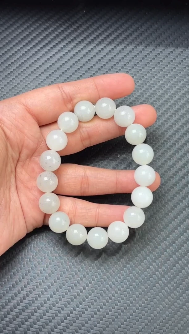 未镶嵌手串和田玉黑山微色差卡12/95折