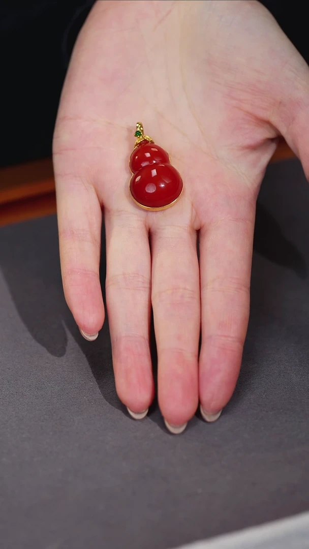 吊坠(不含链)18K金镶嵌南红玛瑙原矿D12