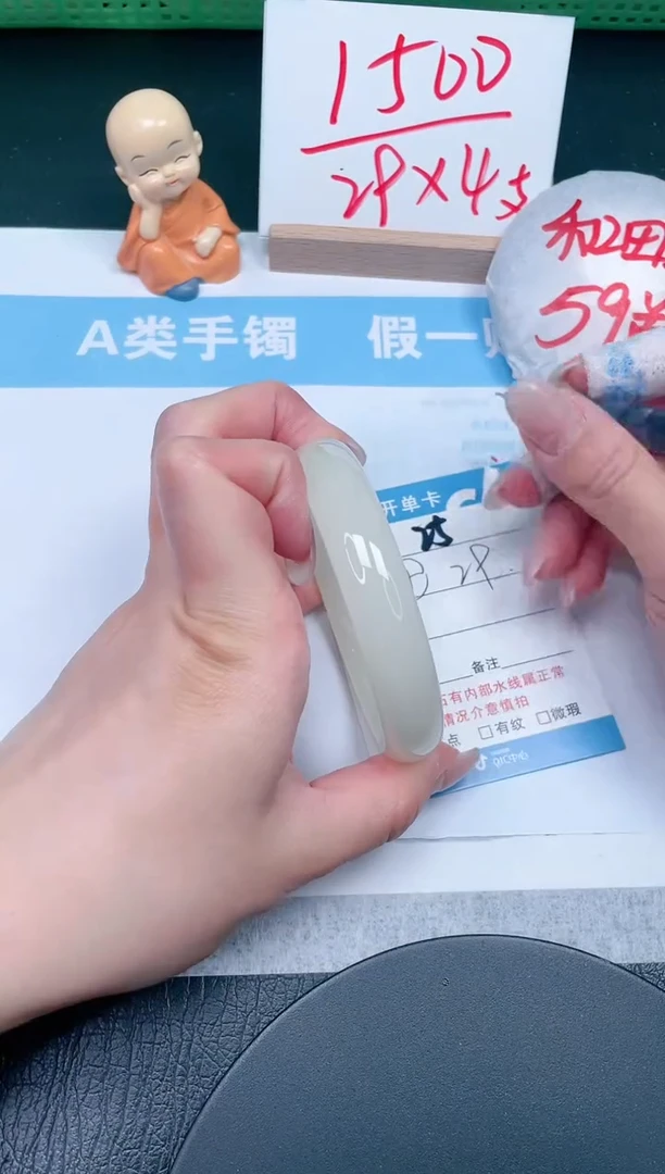 【闪购商品】石英质玉手镯未镶嵌25-60