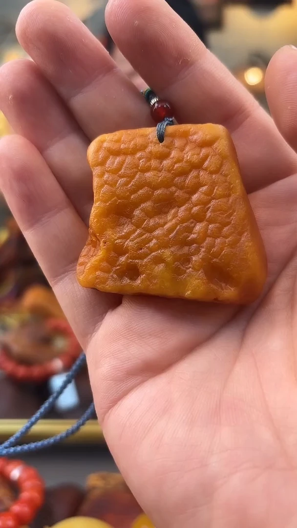 未镶嵌颈饰琥珀吊坠