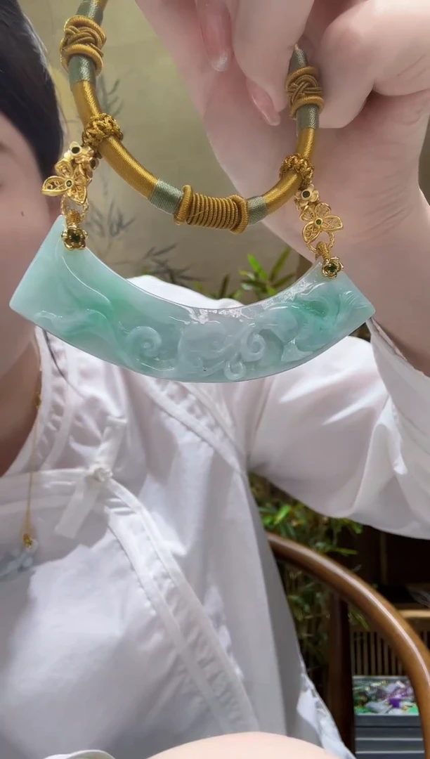 翡翠未镶嵌颈饰吊坠