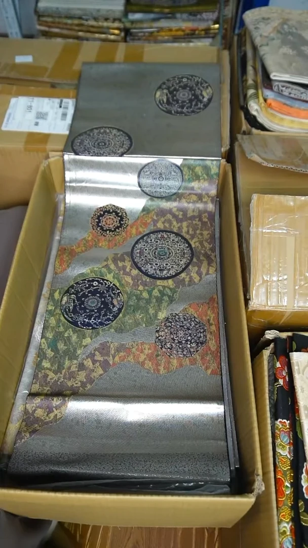 织绣4两通织螺钿