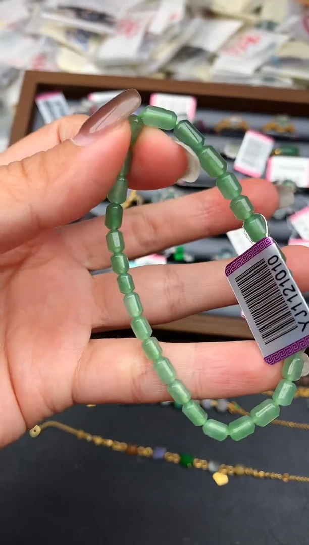 未镶嵌挂件翡翠—