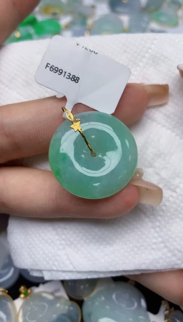 翡翠18K金镶嵌颈饰天然缅甸A货翡翠