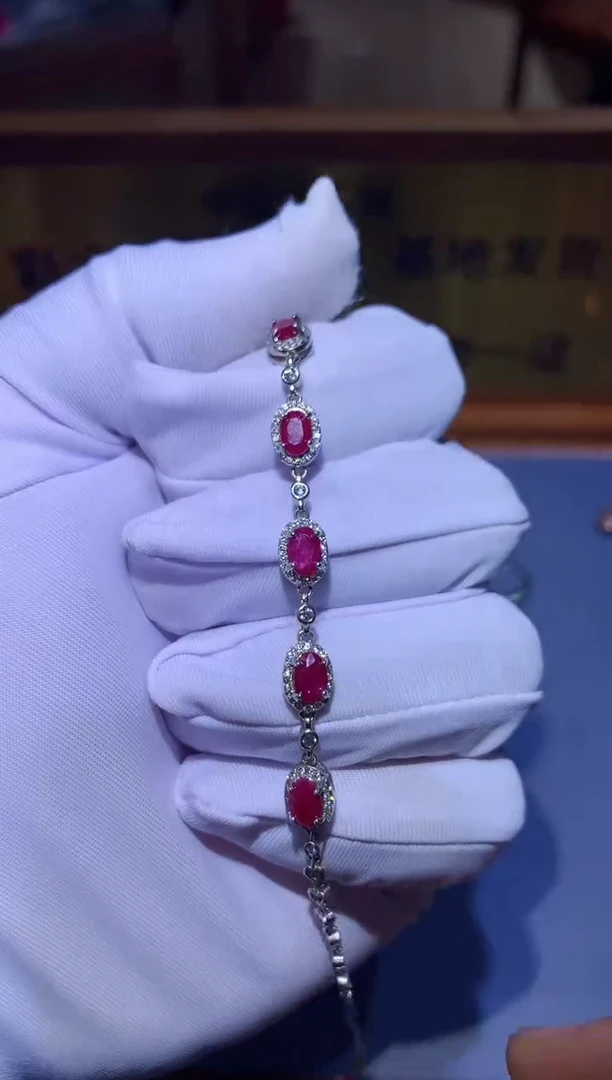 【闪购商品】红宝石手链银S925镶嵌........