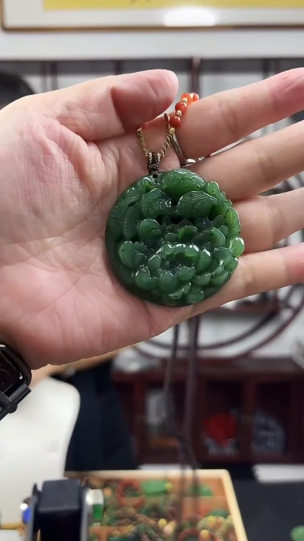 颈饰未镶嵌和田玉花开富贵