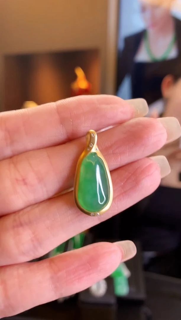 【闪购商品】翡翠吊坠(不含链)18K金镶嵌吊坠