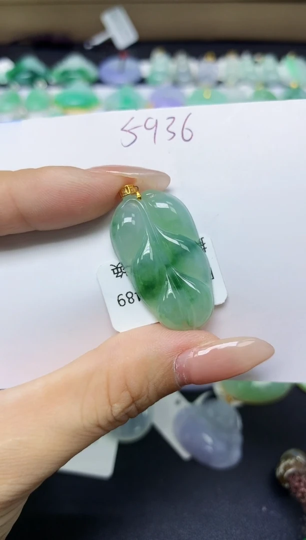 翡翠18K金镶嵌颈饰天然缅甸翡翠A货
