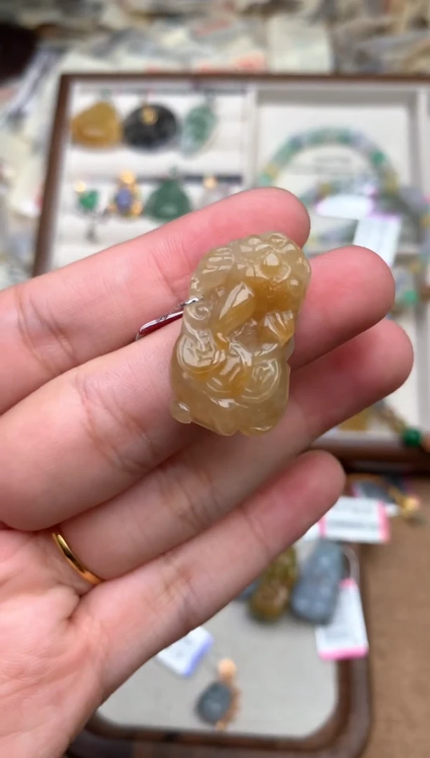 未镶嵌挂件翡翠—