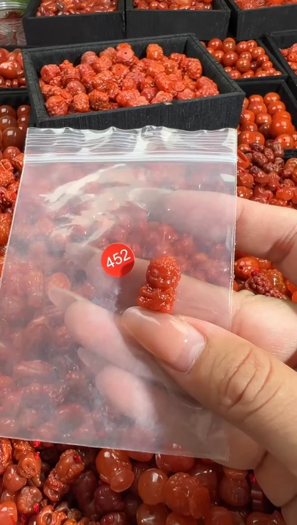 南红玛瑙未镶嵌颈饰1