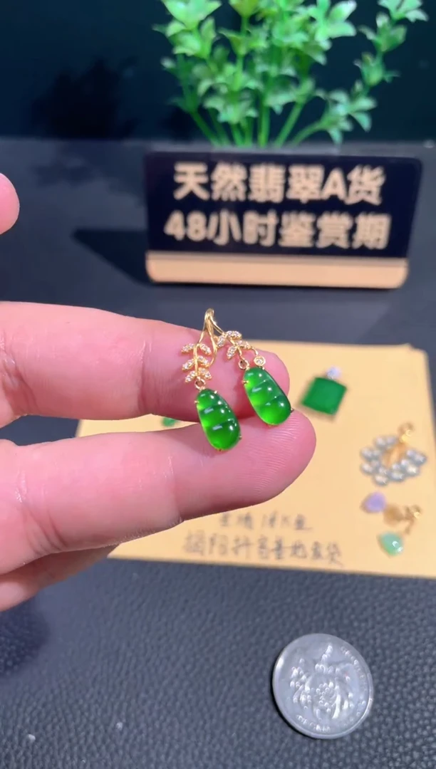 颈饰18K金镶嵌翡翠翡翠