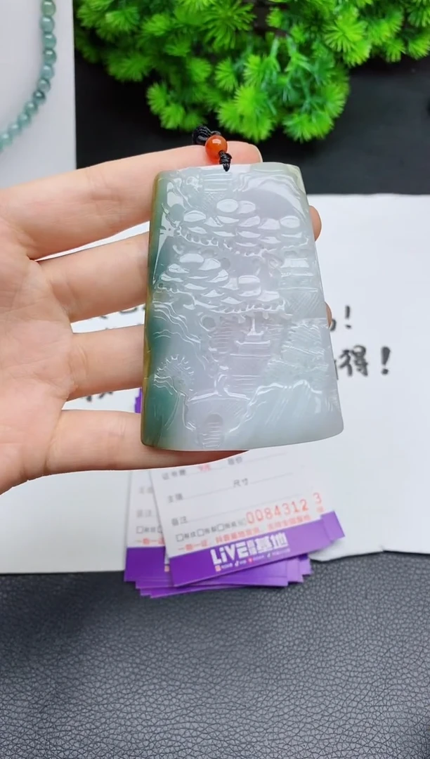 颈饰未镶嵌翡翠