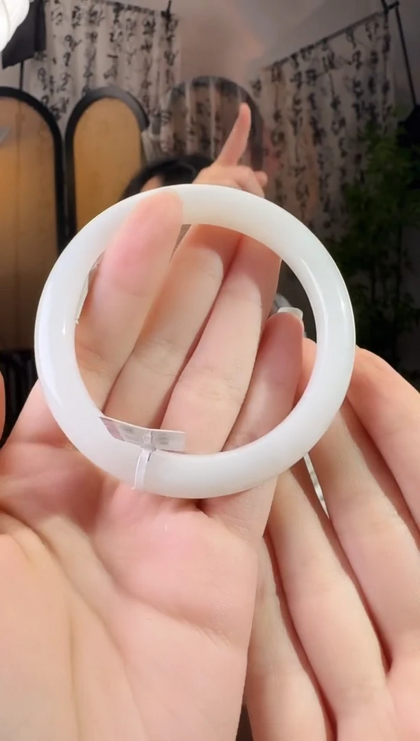 和田玉手镯未镶嵌白玉 56+圈口咨询客服