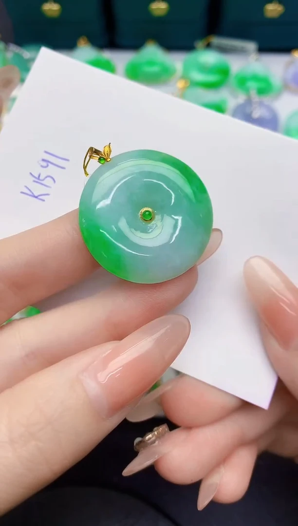 颈饰18K金镶嵌翡翠缅甸天然翡翠A货