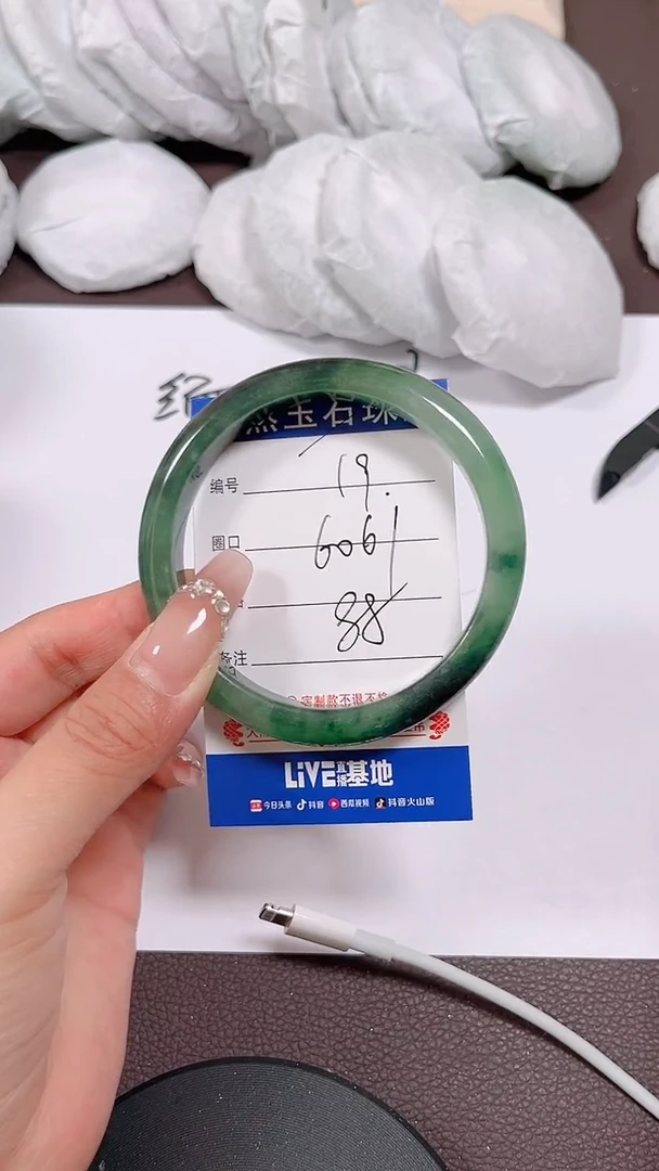 翡翠手镯未镶嵌19