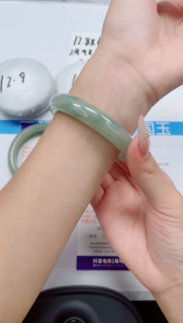 石英质玉手镯未镶嵌210-56/57