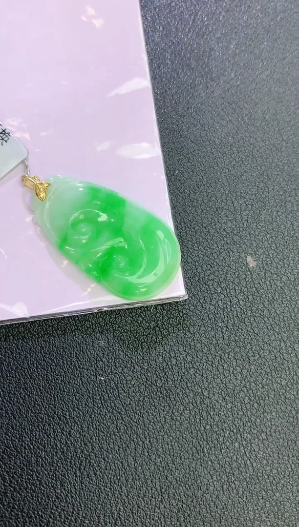 颈饰18K金镶嵌翡翠赠礼盒证书 麦麦