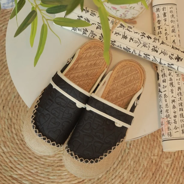【纯色扣带】2025年国风重工刺绣舒适百搭手工亚麻刺绣女鞋软底夏季