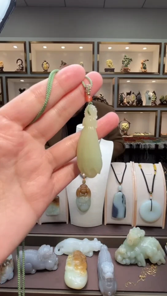 颈饰未镶嵌和田玉苏