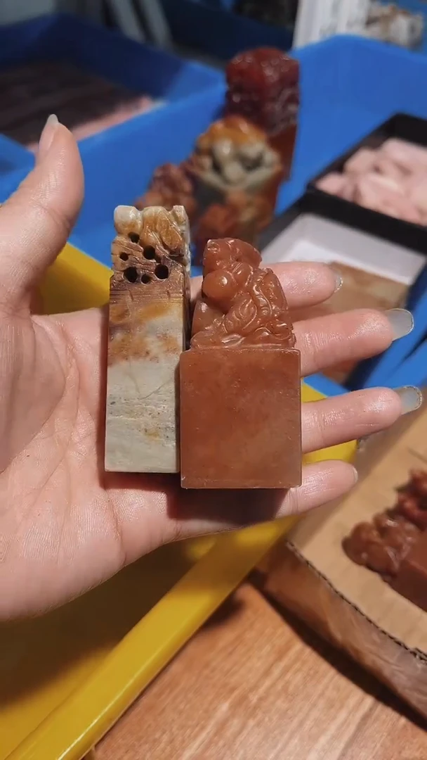 老挝石L****B瑕疵不规则章带雕钮