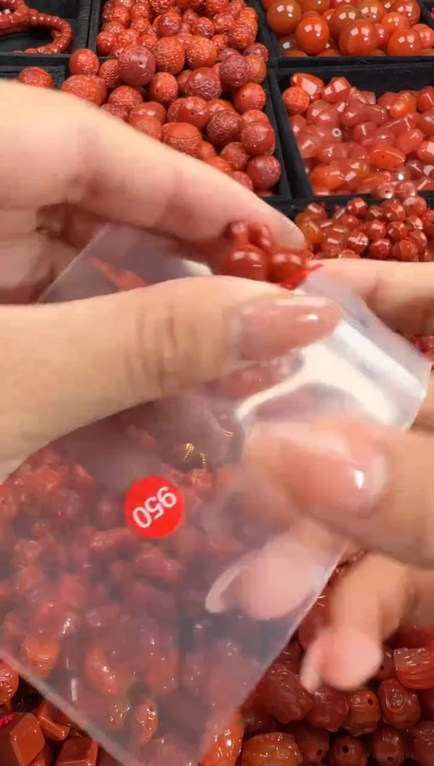 南红玛瑙未镶嵌颈饰1
