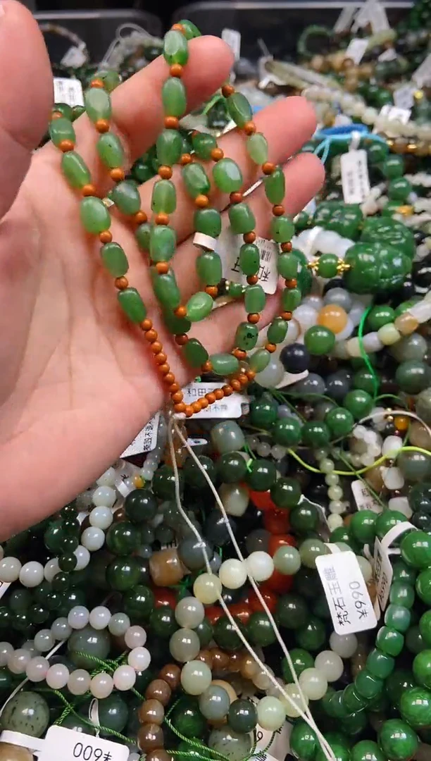 和田玉未镶嵌颈饰1