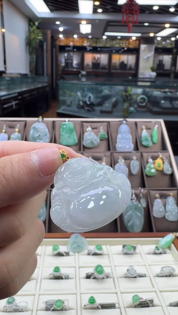 翡翠18K金镶嵌颈饰佛公