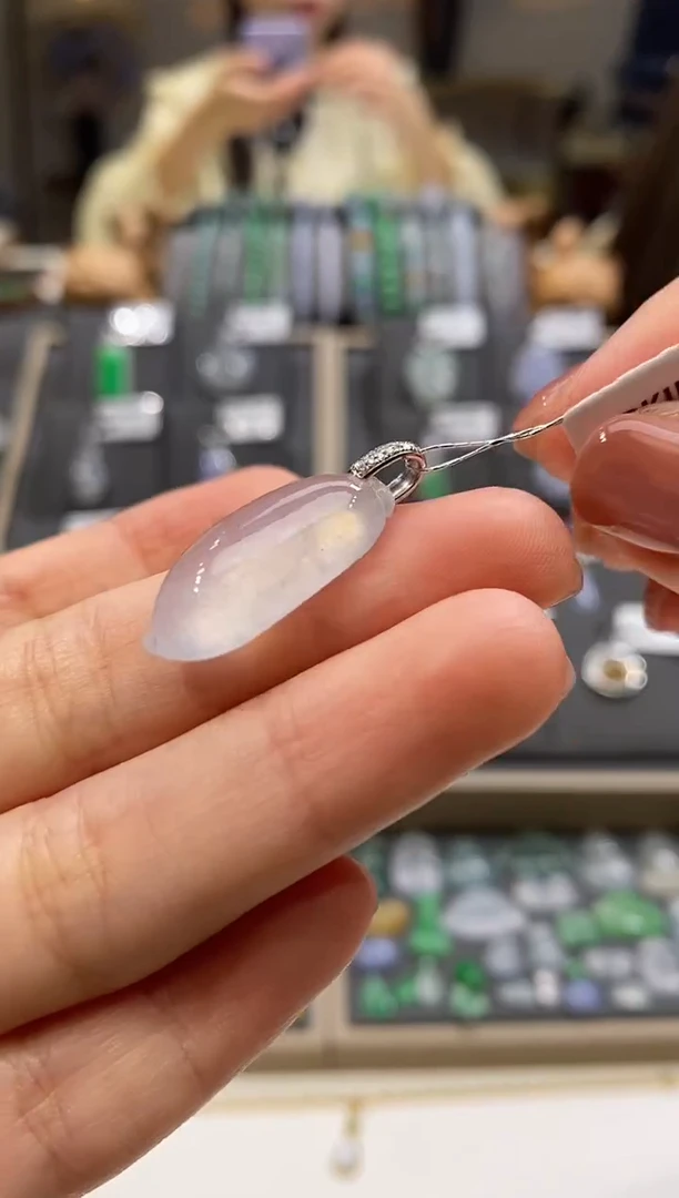 颈饰18K金镶嵌翡翠福瓜