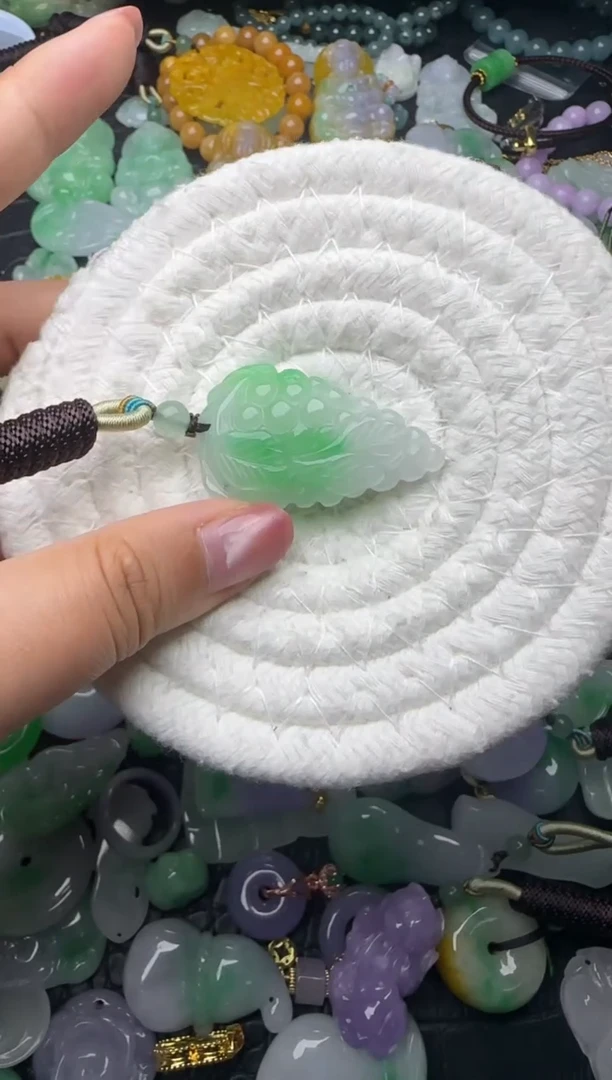 颈饰未镶嵌翡翠缅甸翡翠吊坠