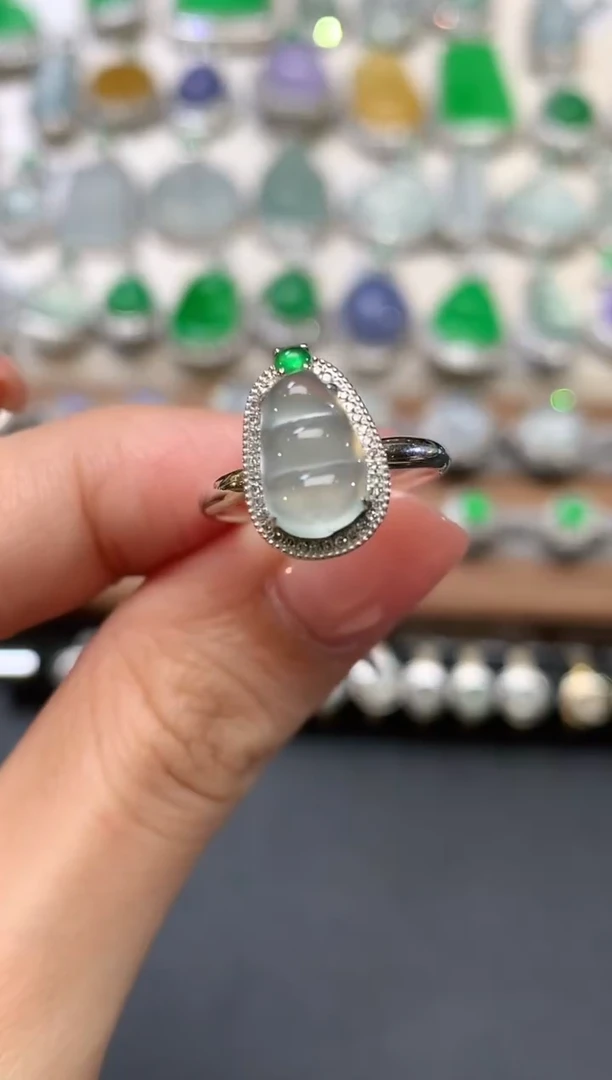 18K金镶嵌戒指翡翠q8