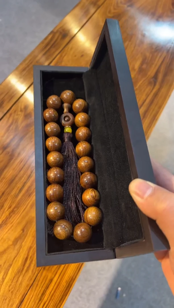 【闪购商品】花梨木类木雕大串一条