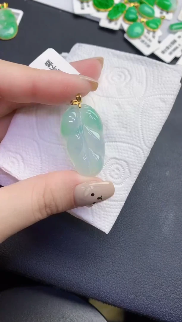 颈饰18K金镶嵌翡翠缅甸天然翡翠A货