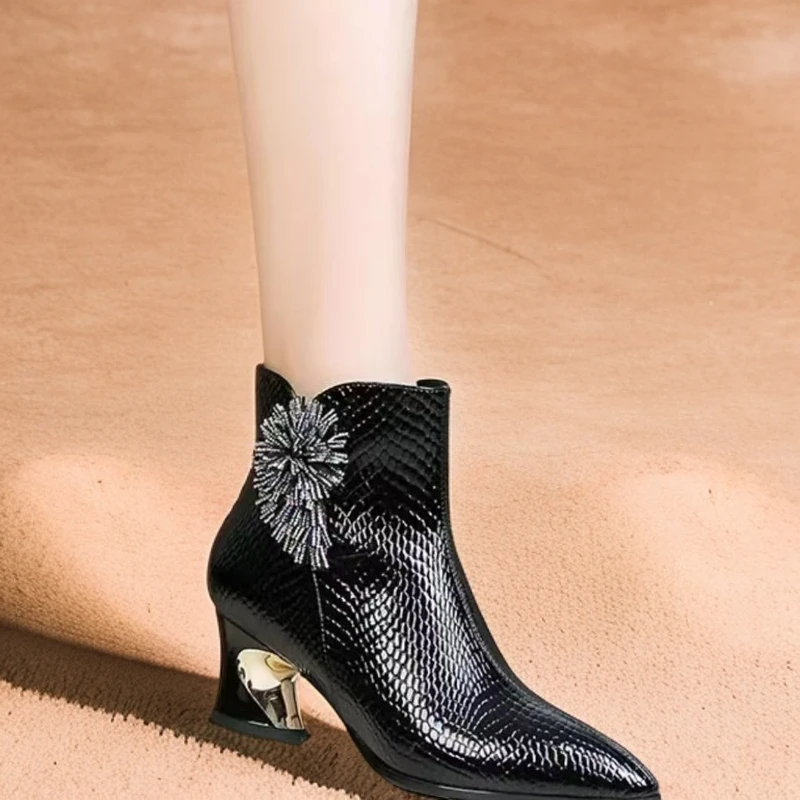 防滑防摔倒去污保暖绒毛隔冷防寒防雪牛皮气质真皮加绒短靴HY8150