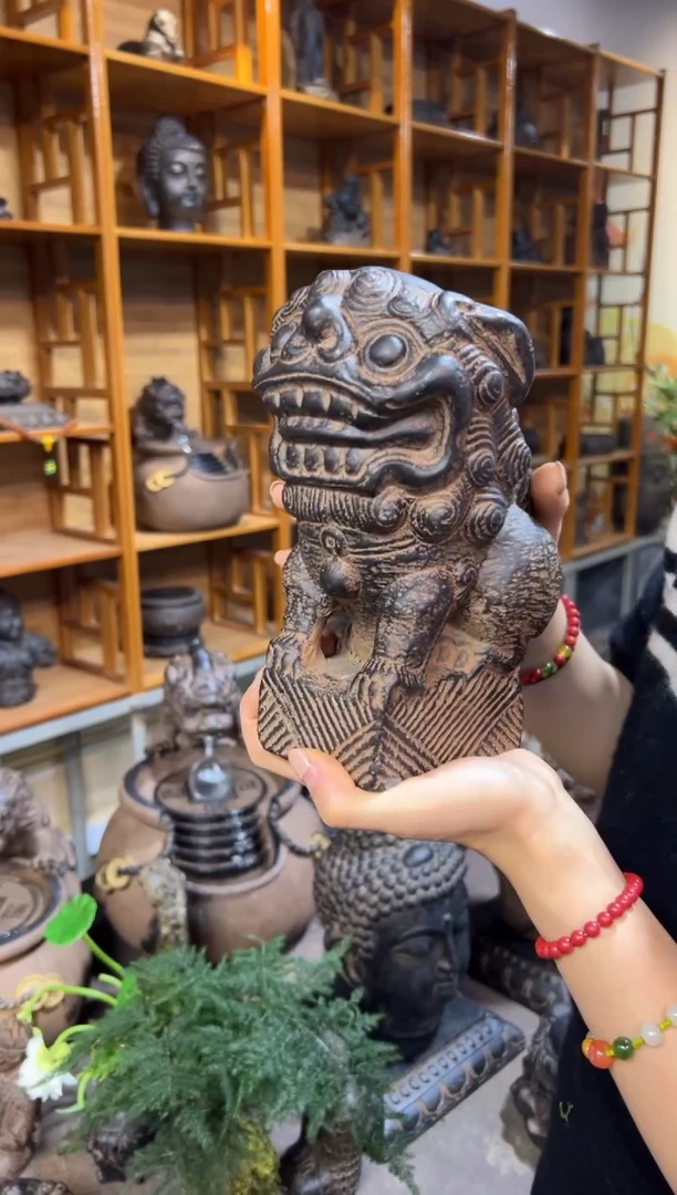 陶土火山泥案头狮一对