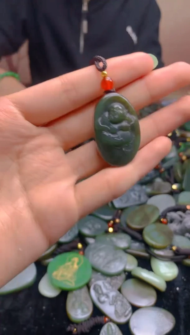 颈饰未镶嵌和田玉1