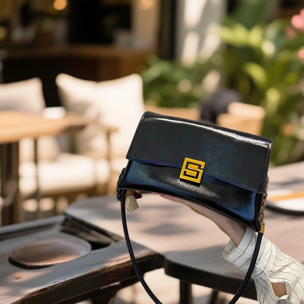 2025新款复古女包时尚百搭腋下包高级感单肩斜挎包翻盖小方包通勤