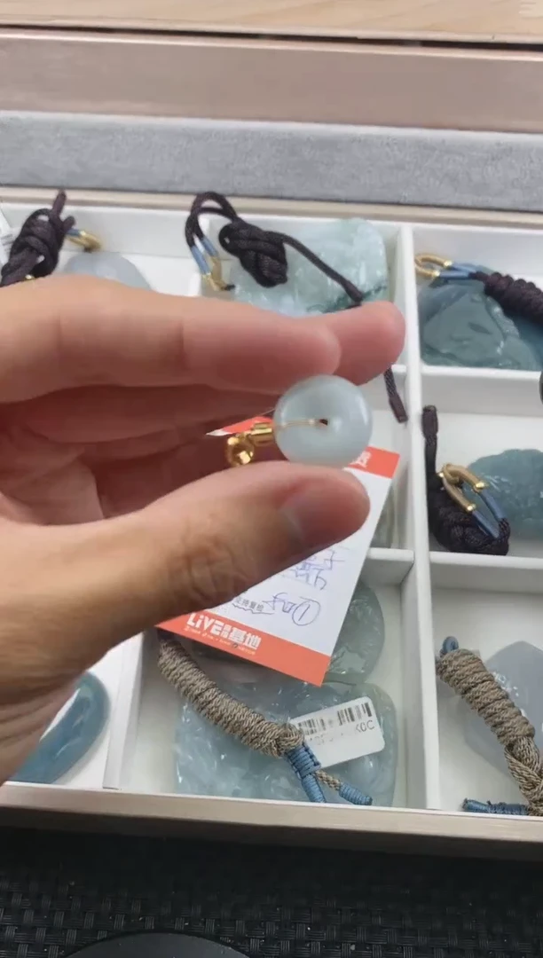翡翠未镶嵌颈饰