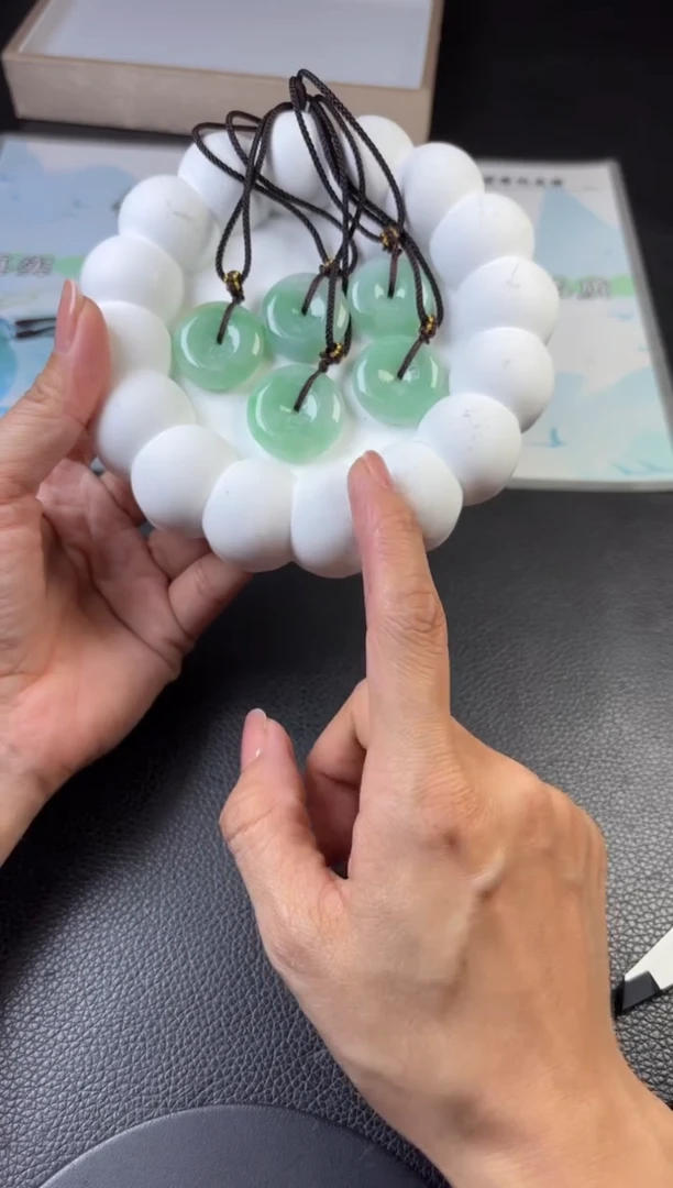 未镶嵌挂件翡翠多样性发一件R703135