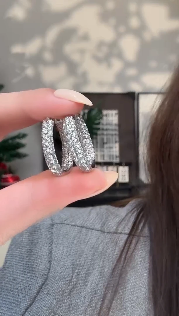 18K金镶嵌实验室培育钻石耳饰@@耳圈白圆形满钻U形