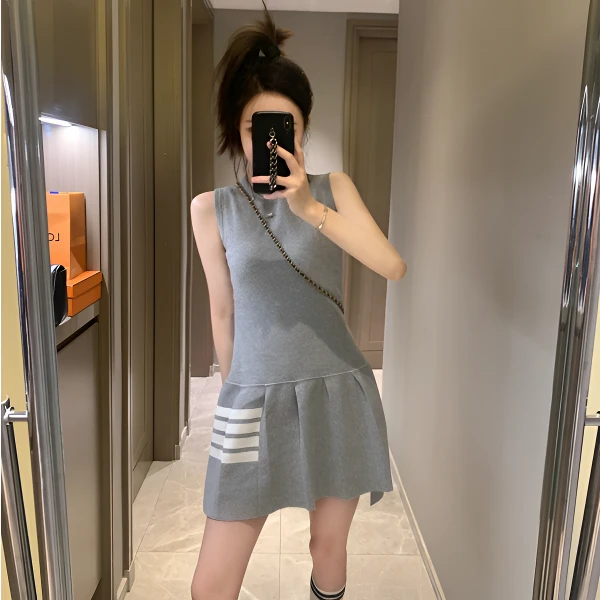 法式复古无袖背心连衣裙女夏季时尚小众高级感显瘦针织百褶短裙