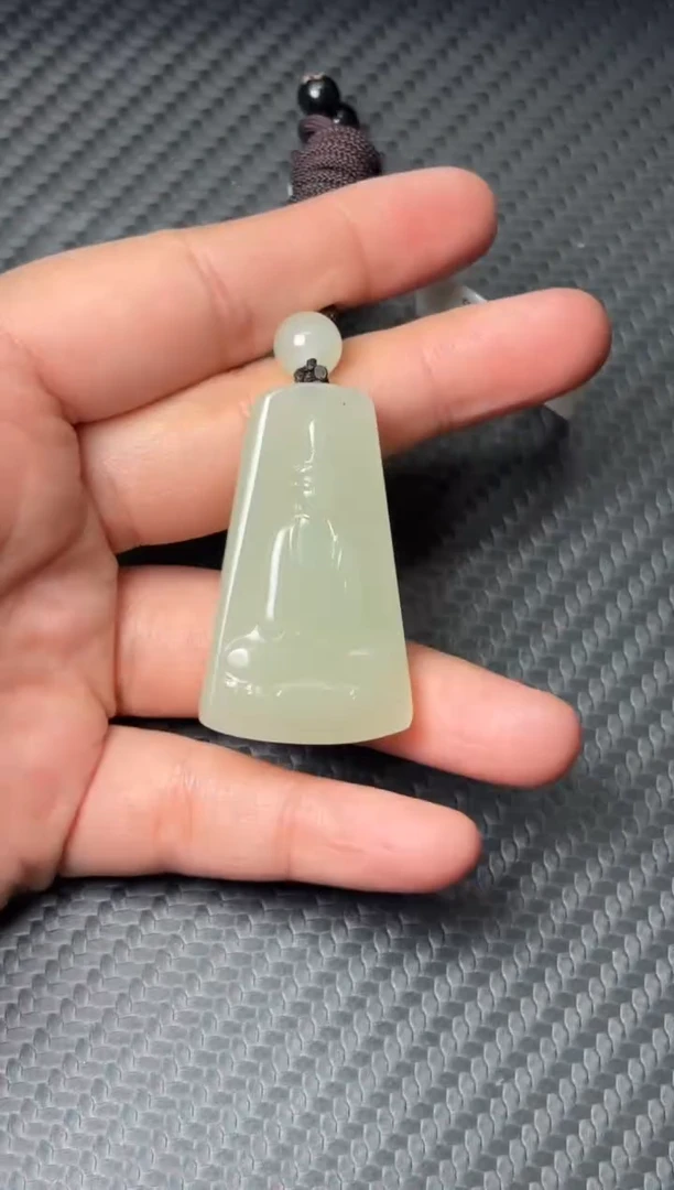 吊坠(赠链)未镶嵌和田玉且末迪克兰一细微色差吊坠