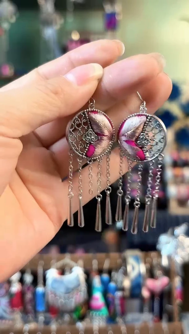 彩云南阁非遗老绣饰品663