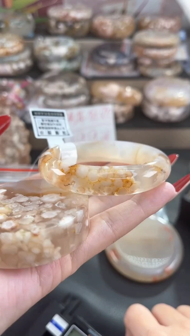 未镶嵌手镯石英质玉55