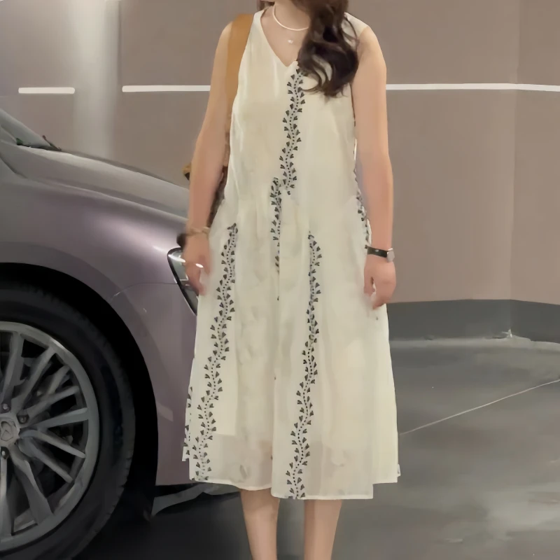 初秋时尚风凉感设计感连衣裙高腰法式气质风宽松大摆裙无袖小白裙